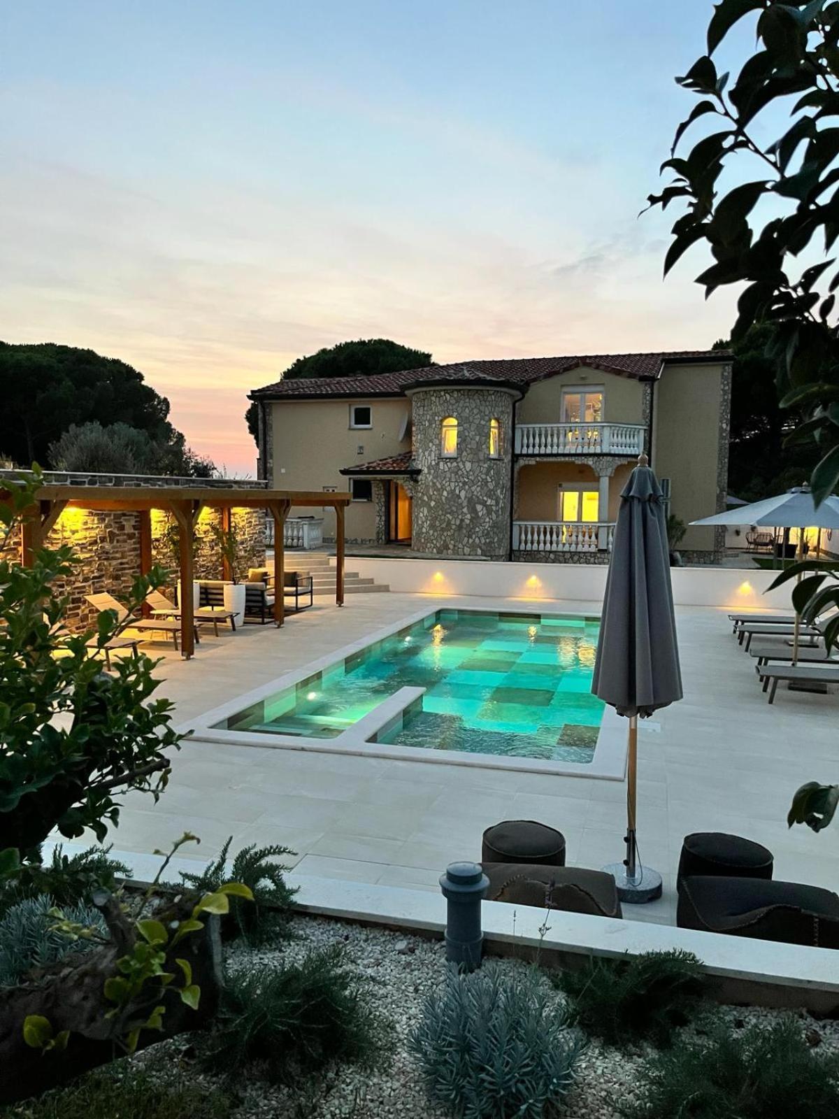 Olivea Luxury Suites Fazana Exterior photo